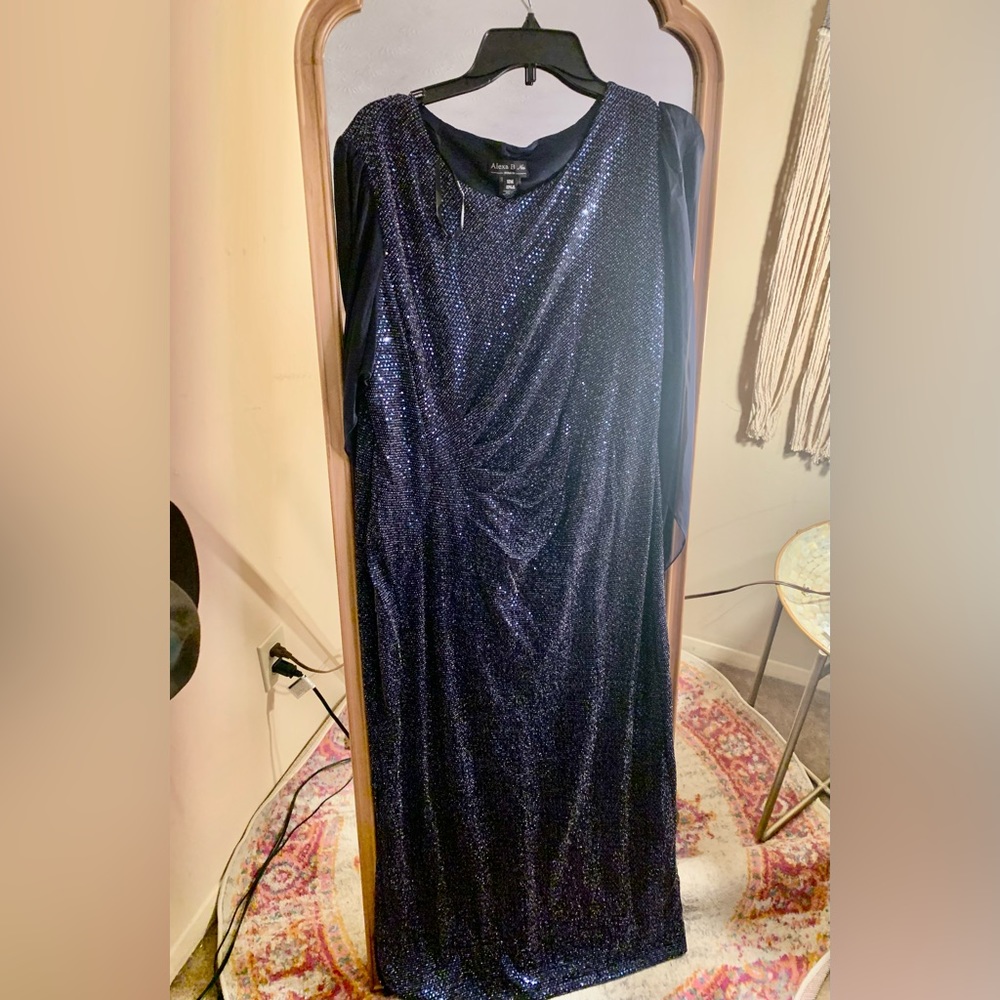 Navy sequin gown ✨